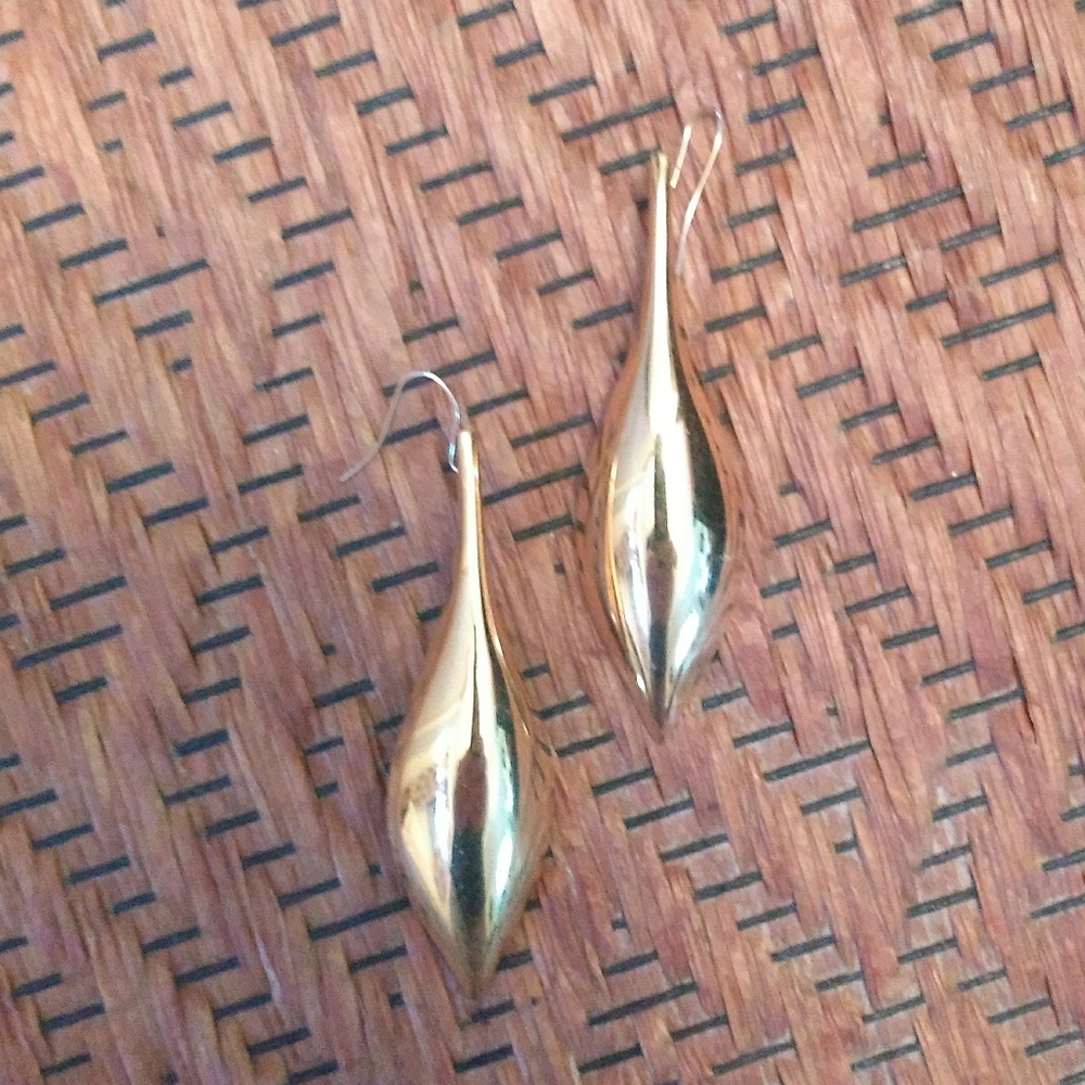 Golden teardrop earrings